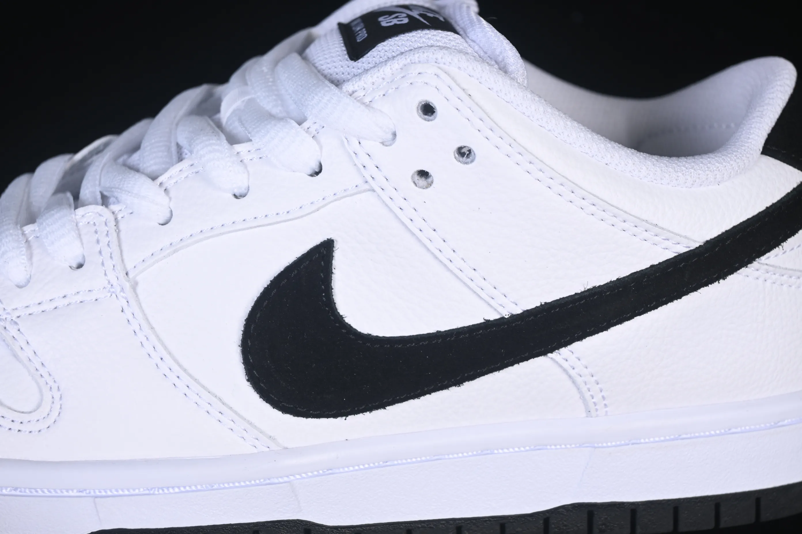 All Categories Nk SB Dunk Series Nk SB Dunk Low Low-top sneakers Nike SB Dunk Low Classic white and black Low-top casual sneakers HF3704-100